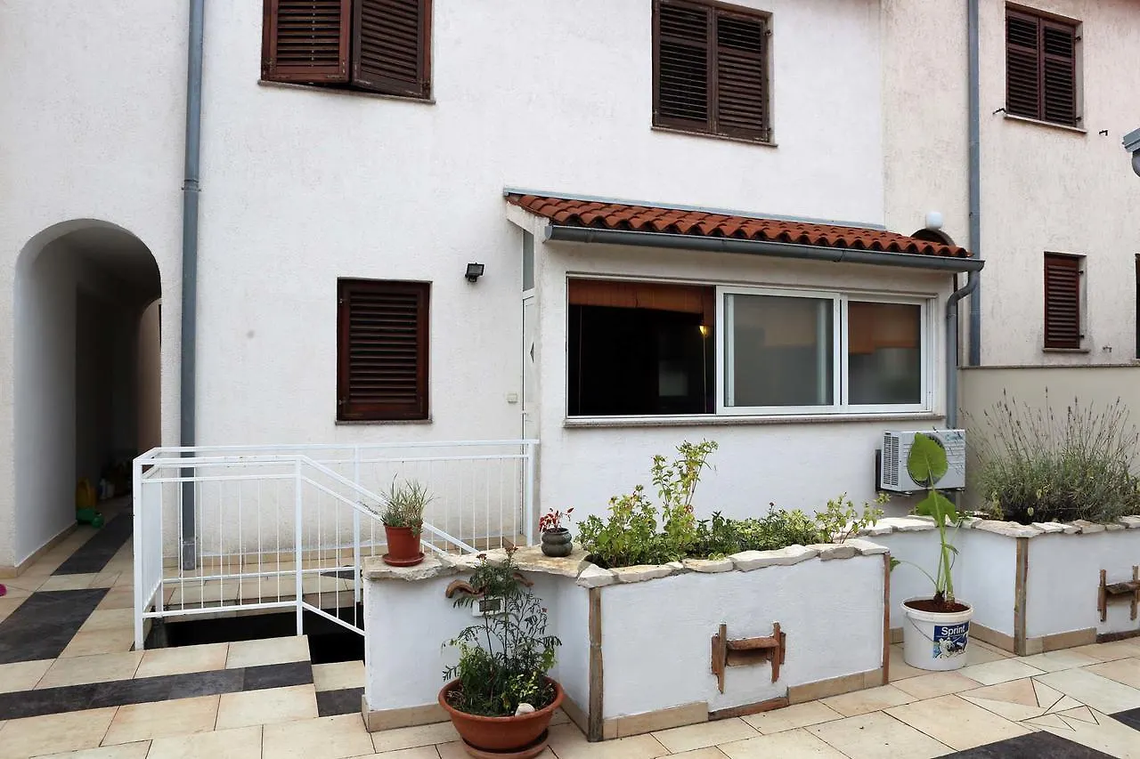 Apartment Zeljko 63 Pola 0*,